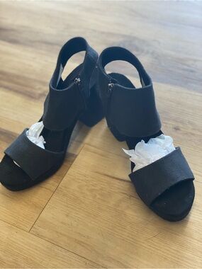 Toms Black Open-Toe Slingback Block Heel Sandals